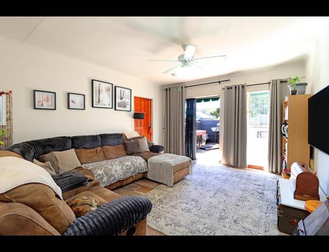 2 BEDROOM TOWNHOUSE FOR SALE IN ROODEKRANS